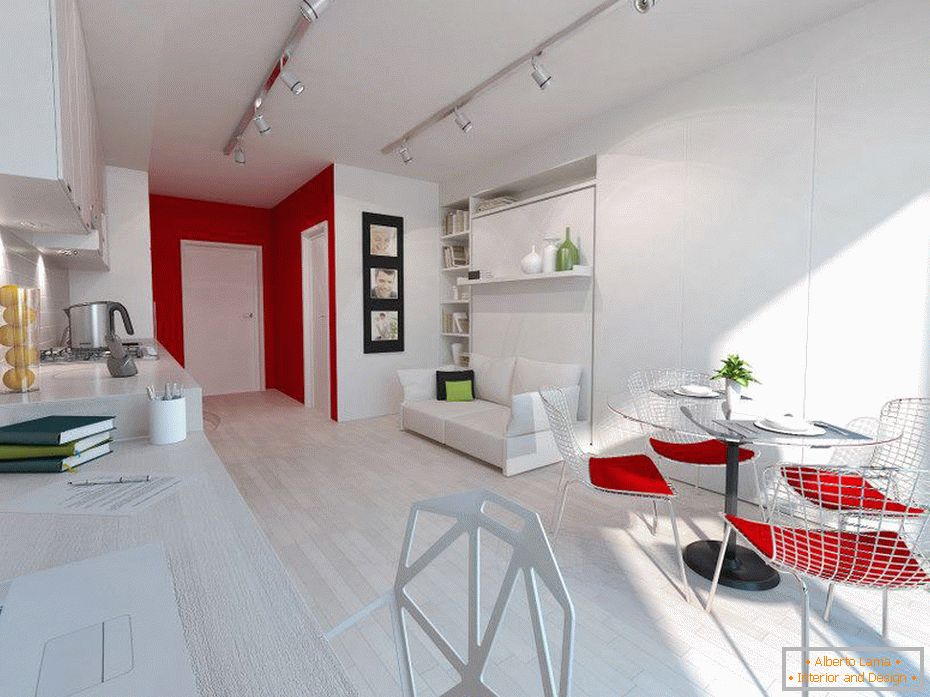 Weißer Innenraum einer kleinen Wohnung mit roten Akzenten