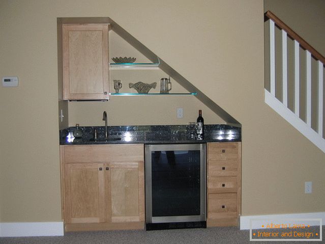 Küchenbereich unter der Treppe