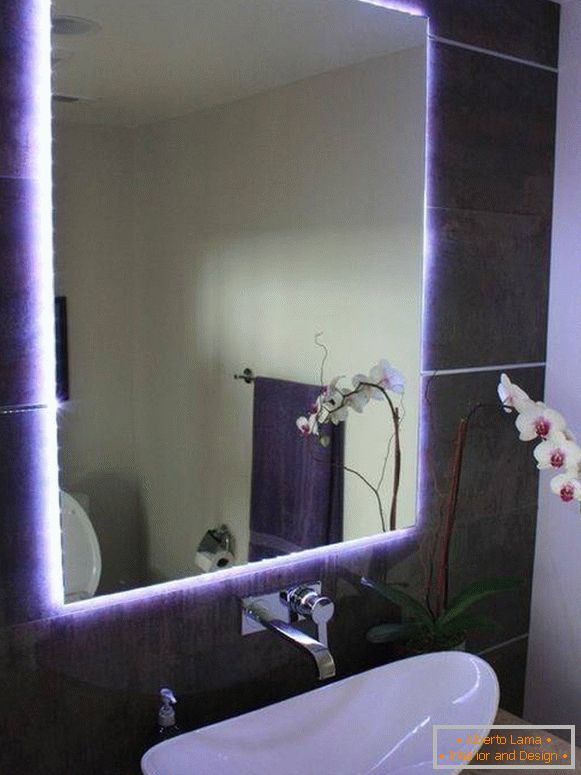Spiegeldekoration mit LED-Leiste