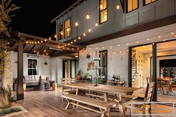 Schöne hölzerne Terrassen zum Haus - Foto 2016
