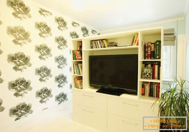 Bücherregal mit TV-Nische im Wohnzimmer