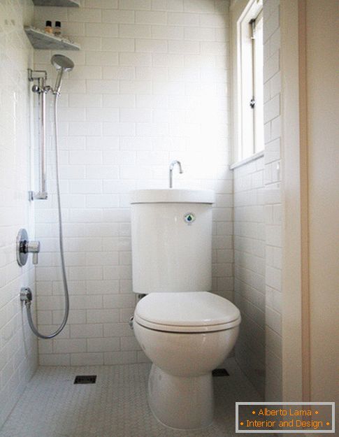 Kompaktes Badezimmer in weißer Farbe