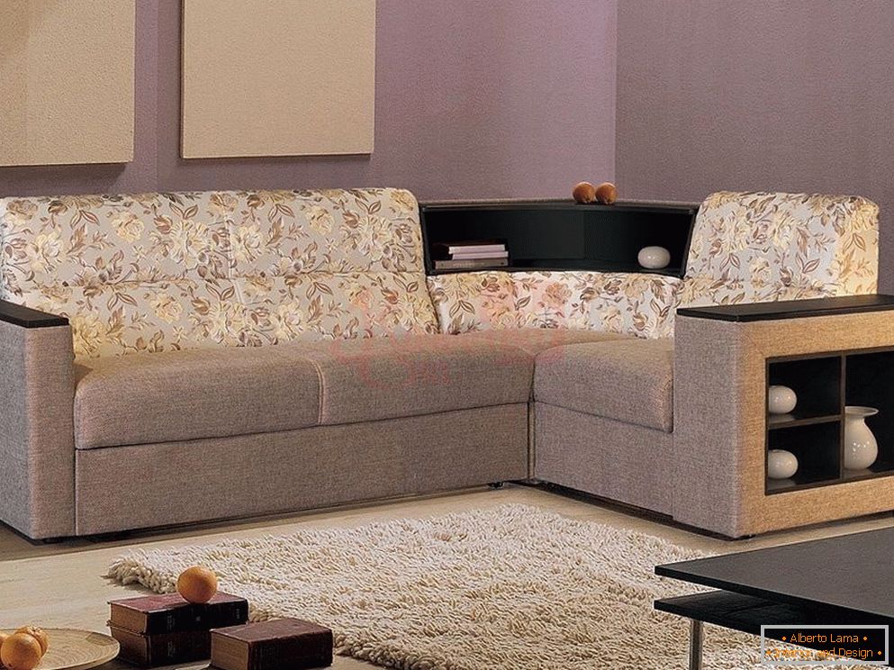 Sofa mit Regalen