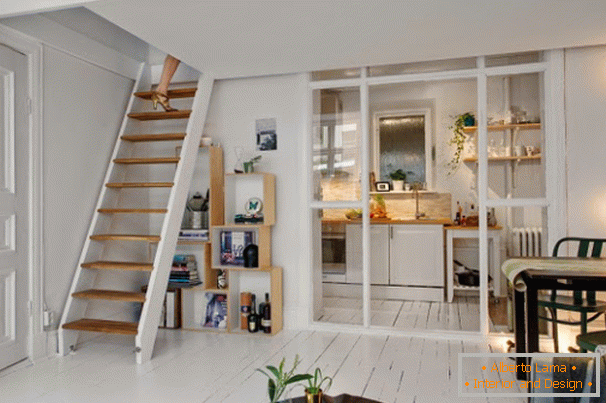Wohnzimmer und Küche im skandinavischen Stil