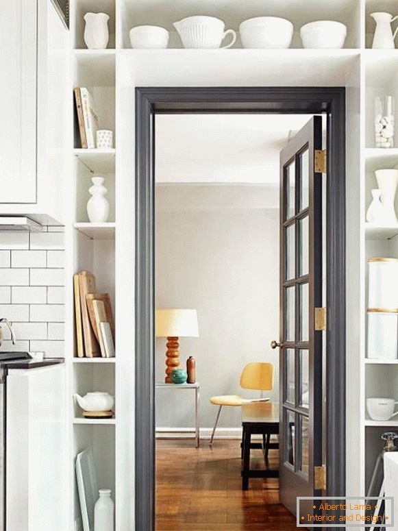 Schöne Küchentüren - Foto mit einer Garderobe herum