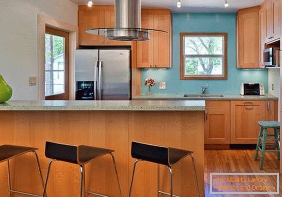 Kombination mit blauer Farbe im Kücheninnenfoto