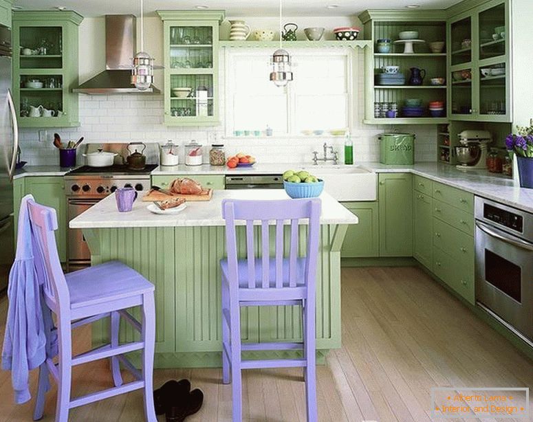 Die Kombination von Grün und Lila in der Küche
