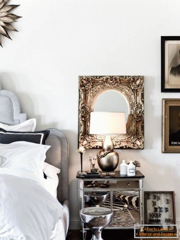 Glamouröses Schlafzimmer mit Spiegelmöbeln und -dekor
