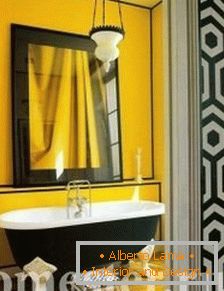 Gelb-schwarzes Badezimmer