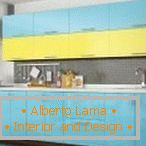 Küchenmöbel mit einer gelb-blauen Fassade