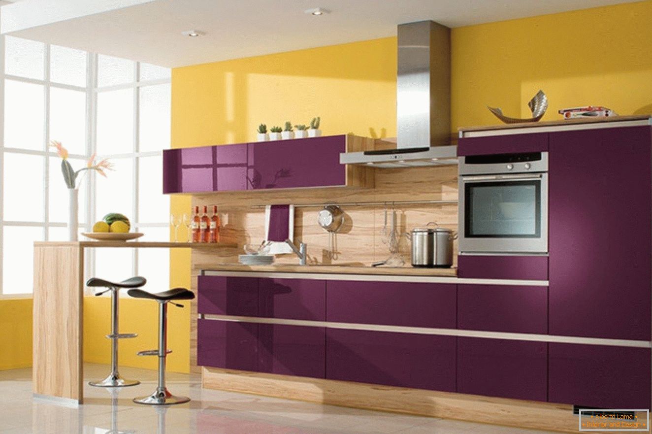 Gelb-violette Küche