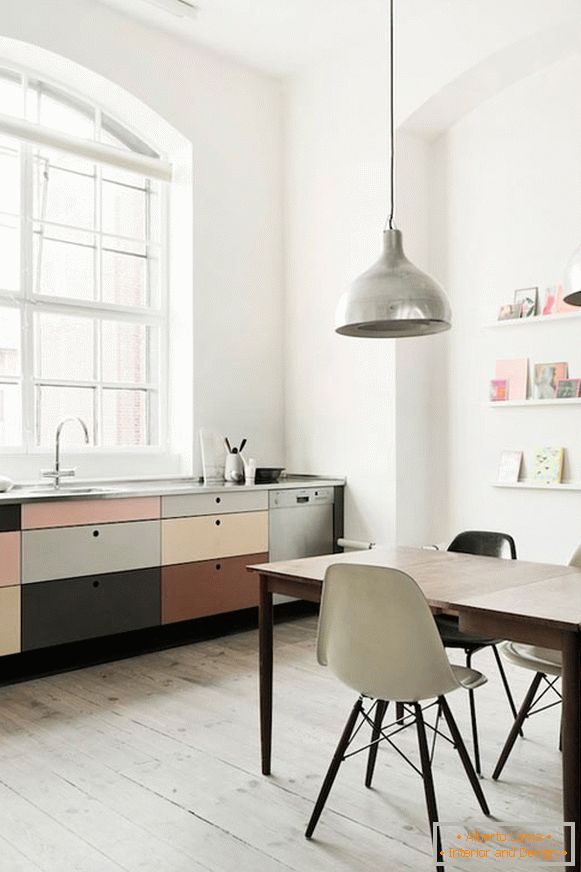 Kleines Küchenbüro in Pastellfarben