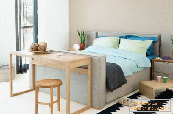 Einfache Möbel im Schlafzimmer