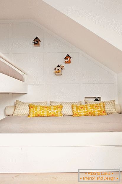 Multifunktionaler Dachboden in einem kleinen Haus