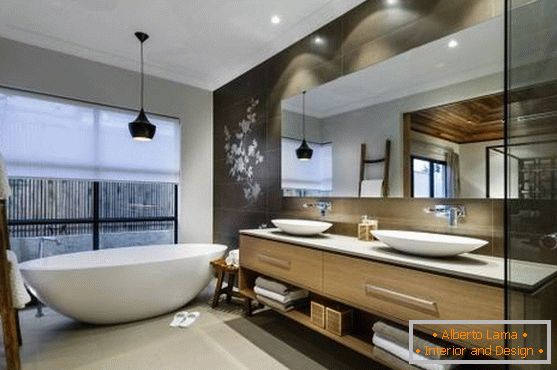 Harmonisches asiatisches Design des Badezimmers