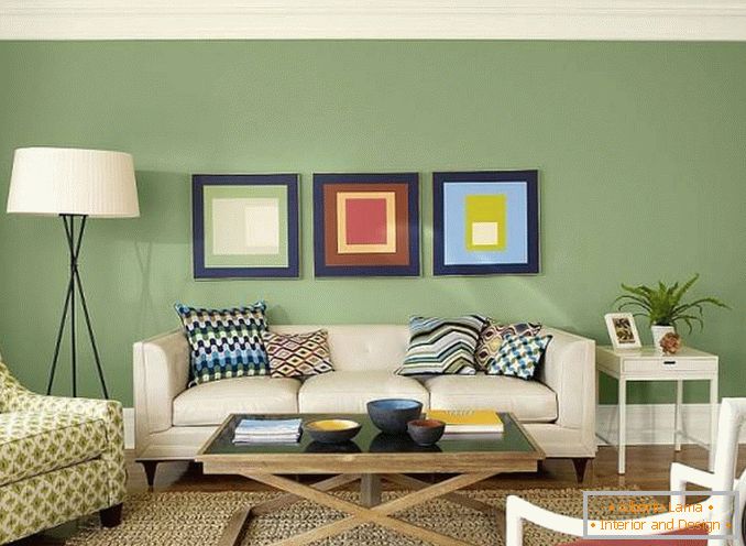 Grüne Tapete im modernen Wohnzimmer