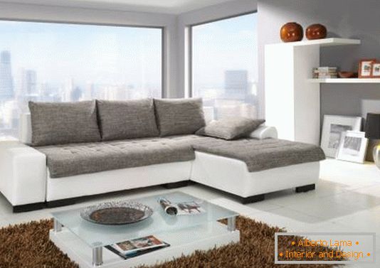 schön gepolstertes modulares Sofa