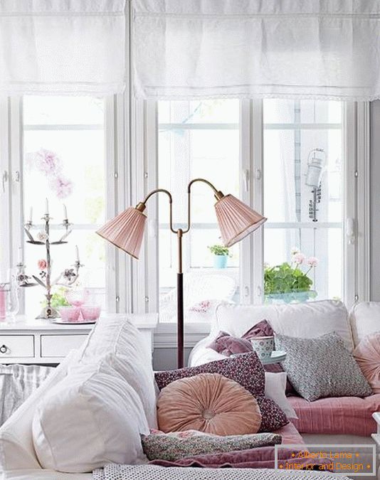 Romantisches Pastell im Design des Wohnzimmers
