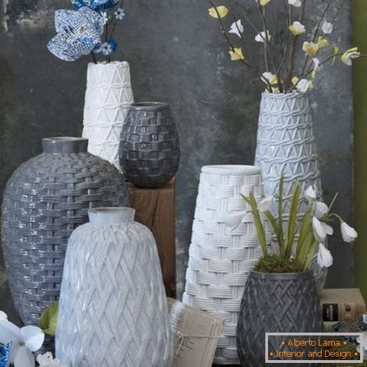 Vasen aus texturierter Keramik