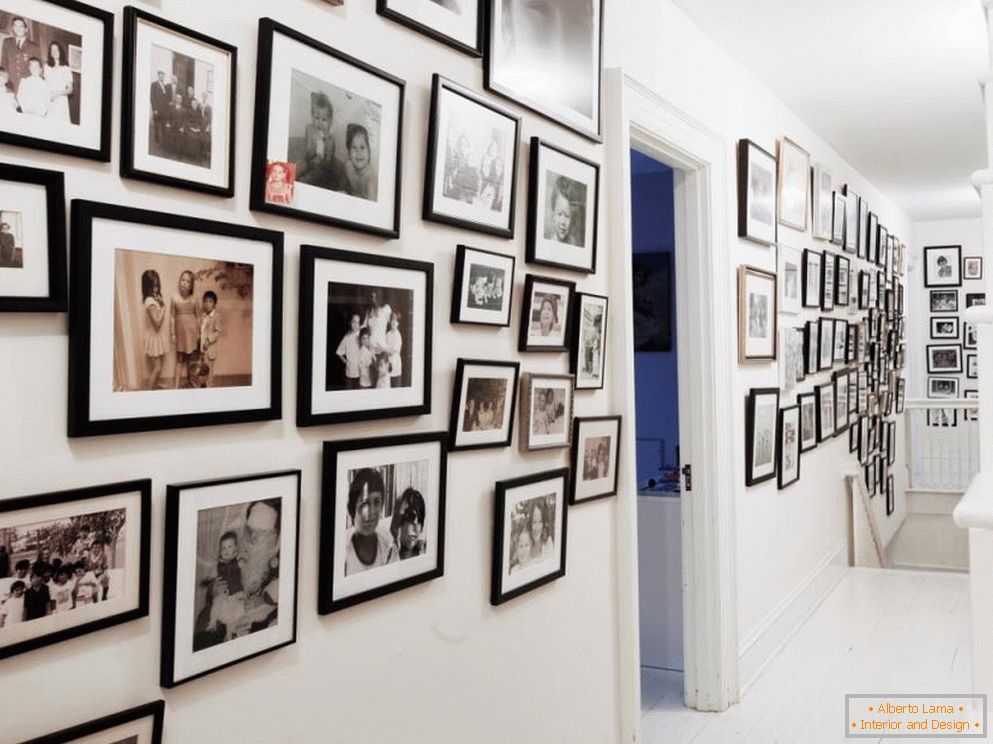 Innenarchitektur mit Fotos an den Wänden