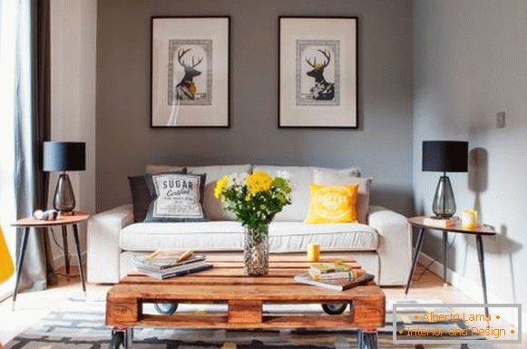 Stilvolle Kombination von Farben mit Gelb im Wohnzimmer