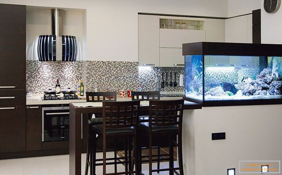 Bartheke mit Aquarium на кухне