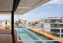 Pool im fünften Stock, als luxuriöse Ergänzung zu einem neuen Zuhause in Tel Aviv