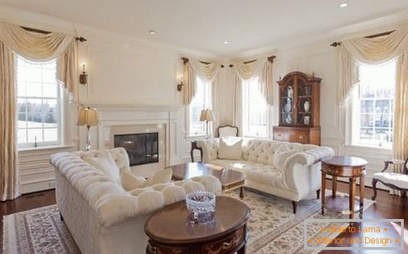 Weißes Sofa - Foto in der klassischen Art