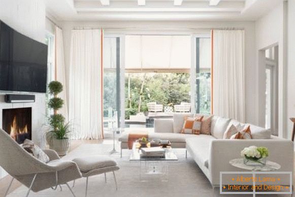 Weiße Tapeten für weiße Möbel im Wohnzimmer