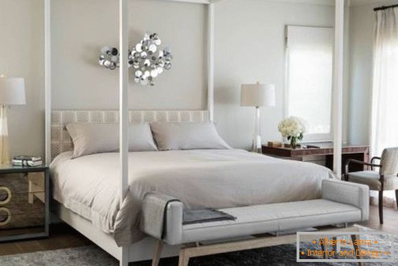 Luxuriöses weißes glänzendes Schlafzimmer