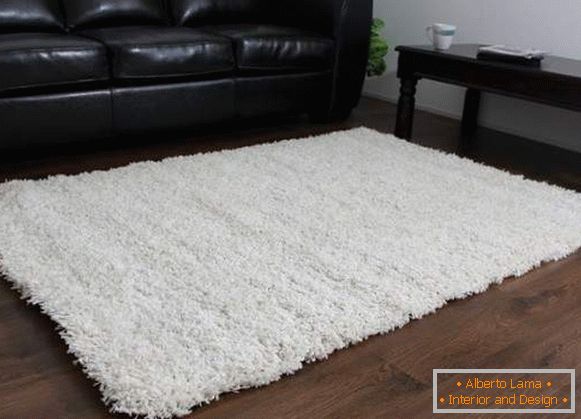 weißer flauschiger Teppich, Foto 5