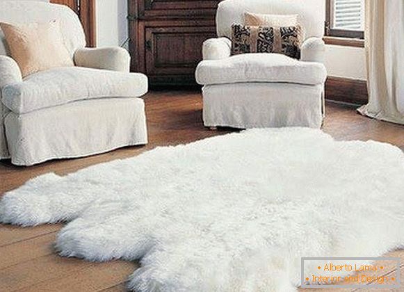weißer flauschiger Teppich, Foto 51