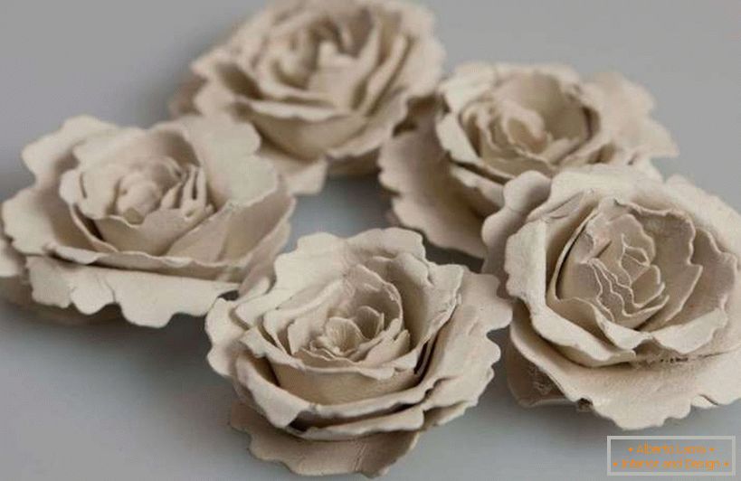 Blumen aus Kraftpapier