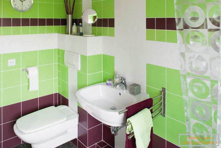 Kleines Badezimmer in hellen Farben