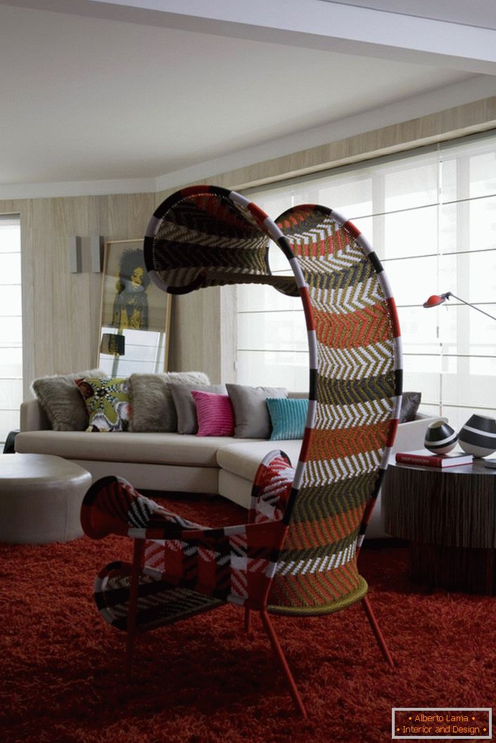 Designer-Modell von Möbeln für das Wohnzimmer im Öko-Stil - Sessel in Textil mit Baldachin.