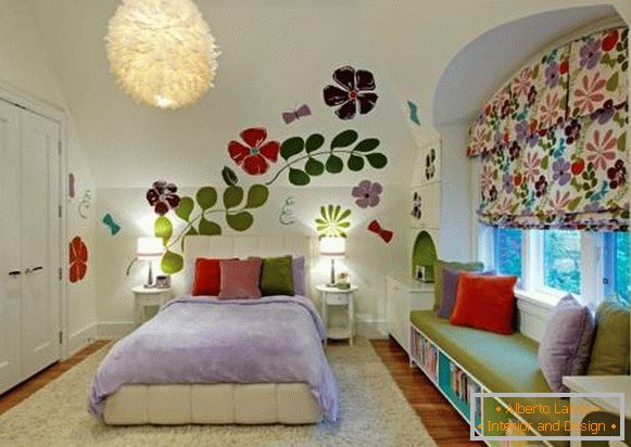 Wählen Sie die Farbe des Kinderzimmers - ein farbenfrohes Design auf dem Foto