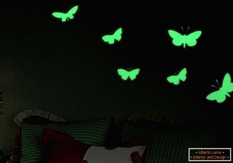 Schmetterlinge über der Couch