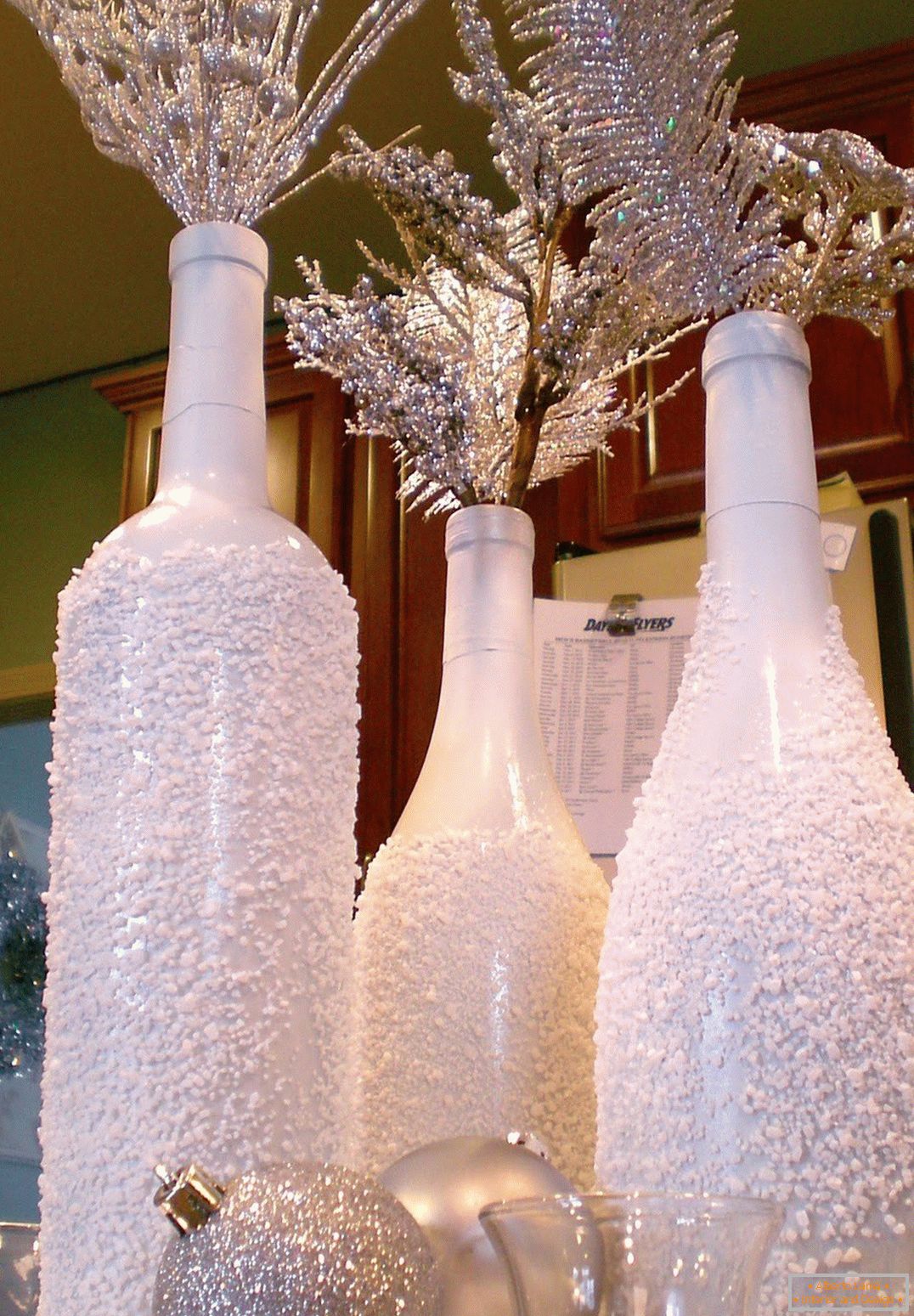 Weihnachtsdekoration von Flaschen