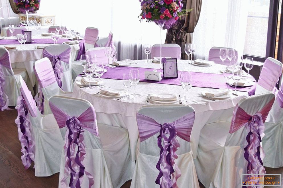 Registrierung von Gast Tischen und Stühlen bei der Hochzeit