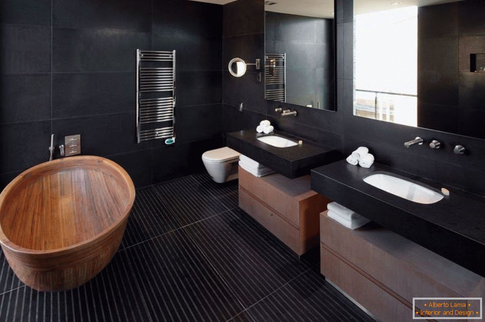 Badezimmerinnenraum in der schwarzen Farbe