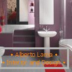 Badezimmerinnenraum mit Lavendelwänden