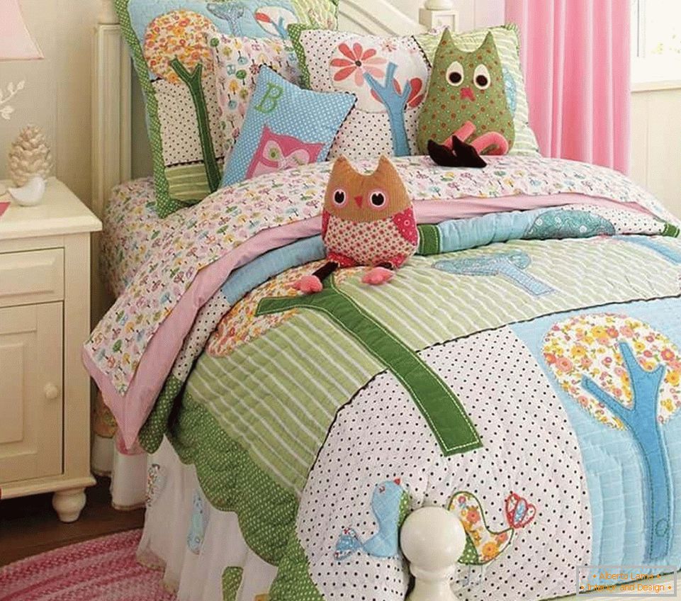 Die Idee von dekorativen Kissen der Kinder im Schlafzimmer