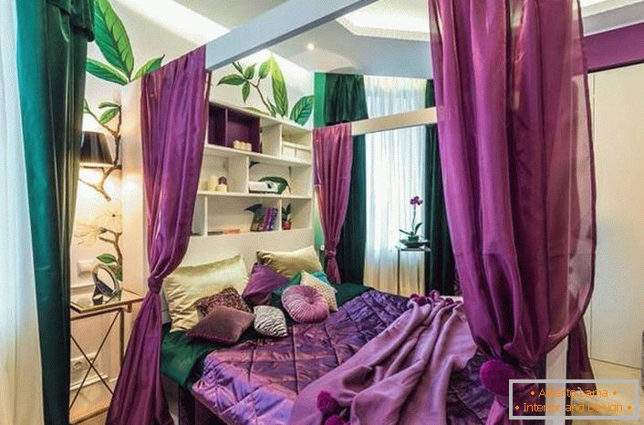 Mit einem Baldachin über dem Bett im Schlafzimmer können Sie eine gemütliche und intime Atmosphäre schaffen.
