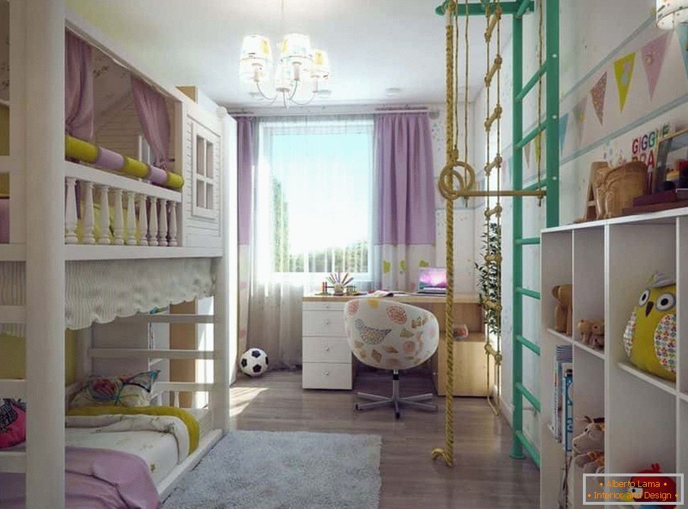 Kinderzimmer in Chruschtschow mit zwei Etagenbetten und einer schwedischen Wand