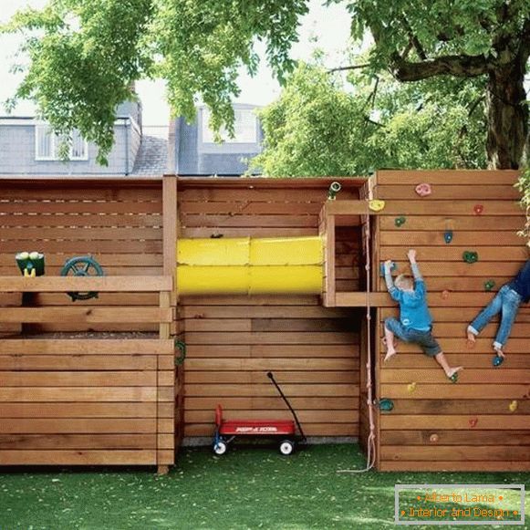 Spiel-Kind-Komplex-im-Garten