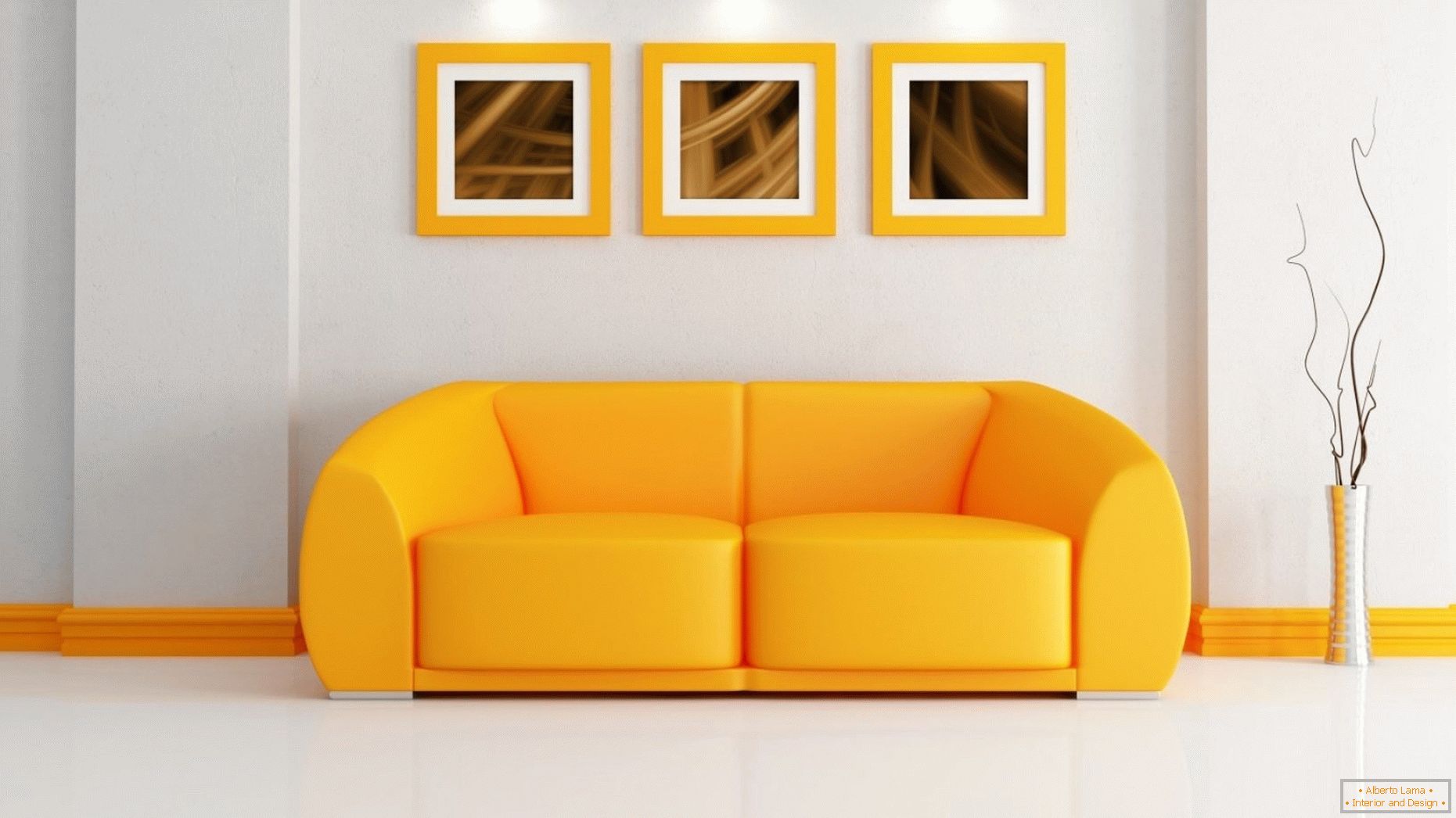 Heller Innenraum mit einem orange Sofa
