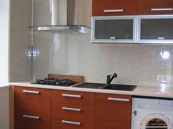 Innenarchitektur einer Einzimmerwohnung Khrushchev - eine Küche im Stil des Minimalismus