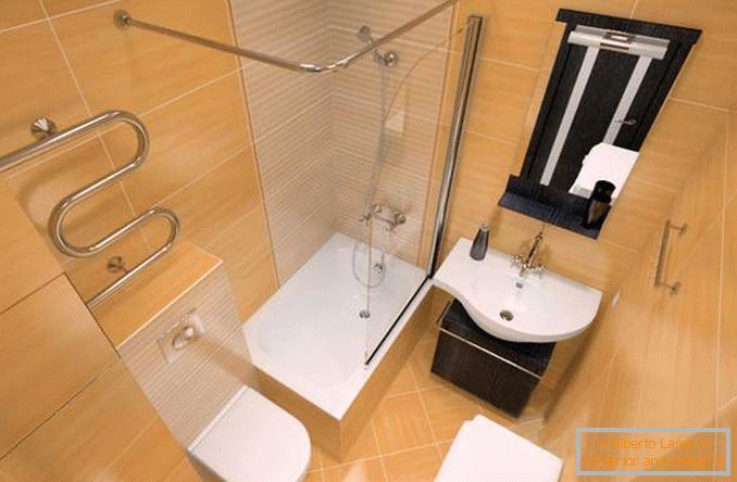 Entwurf eines kombinierten Badezimmers im Inneren einer Einzimmerwohnung Chruschtschow