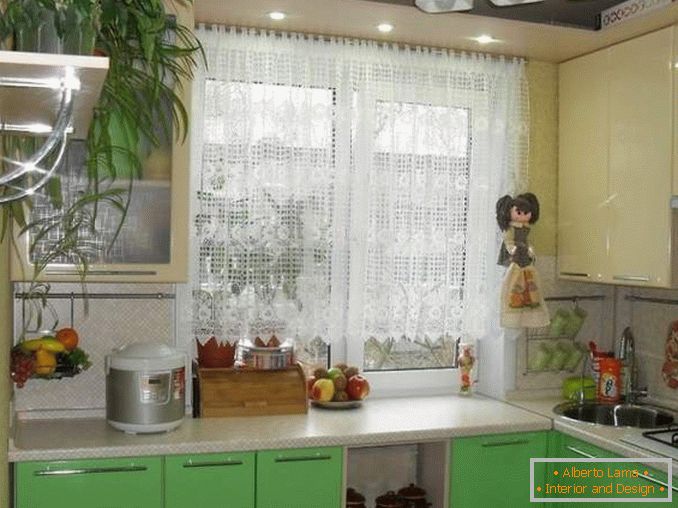 Design der 1-Zimmer-Wohnung in Chruschtschow - Foto der kleinen Küche