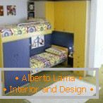 Gelb-blaue Möbel im Kinderzimmer